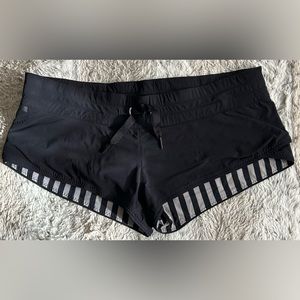 Lululemon reversible short shorts